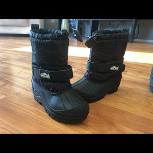 Girls black size 13 snow boots
